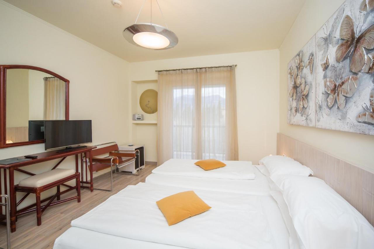 Club Hotel Olivi - Tennis Center Malcesine Bagian luar foto