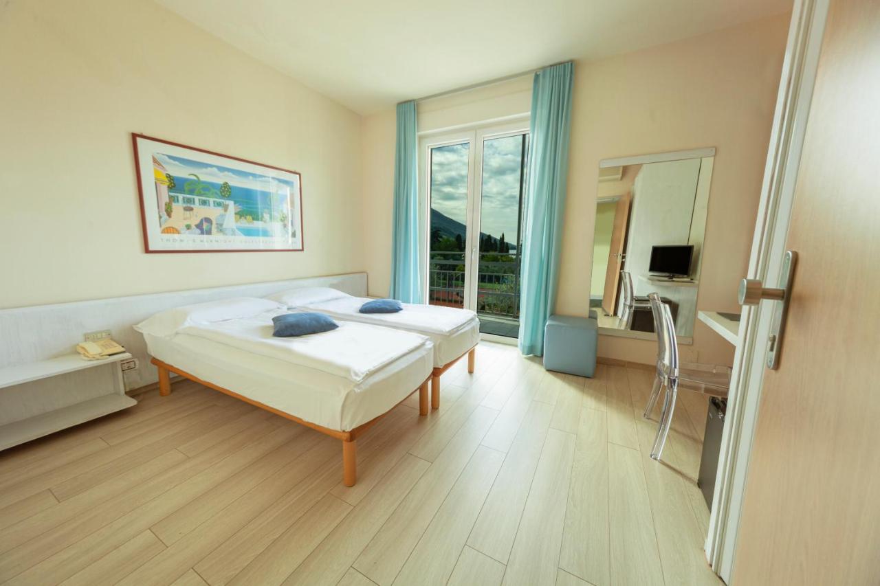 Club Hotel Olivi - Tennis Center Malcesine Bagian luar foto