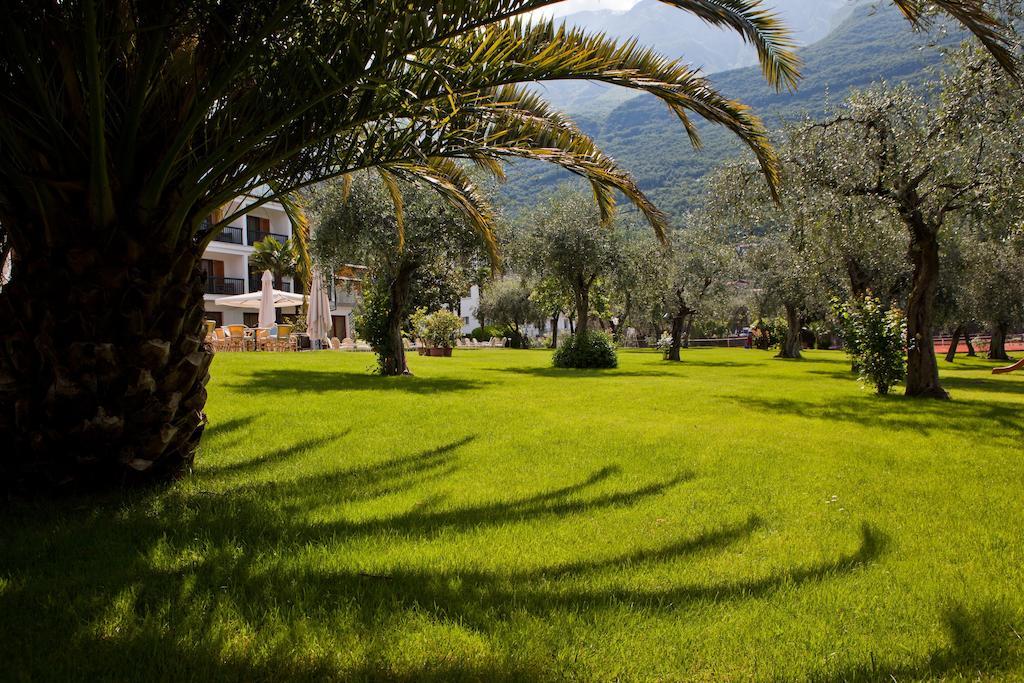 Club Hotel Olivi - Tennis Center Malcesine Bagian luar foto